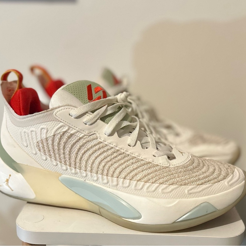 Jordan Luka one :year of the dragon: sz12